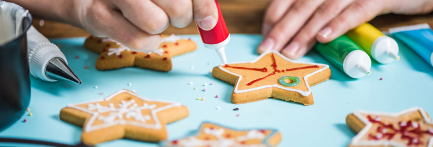 Décoration de biscuits pour une fête d'enfants